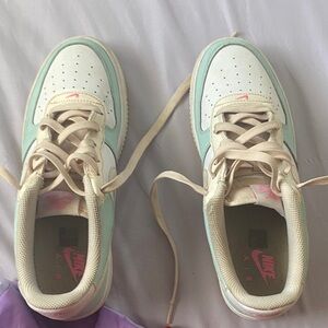 Nike Sneakers in Mint and Cream